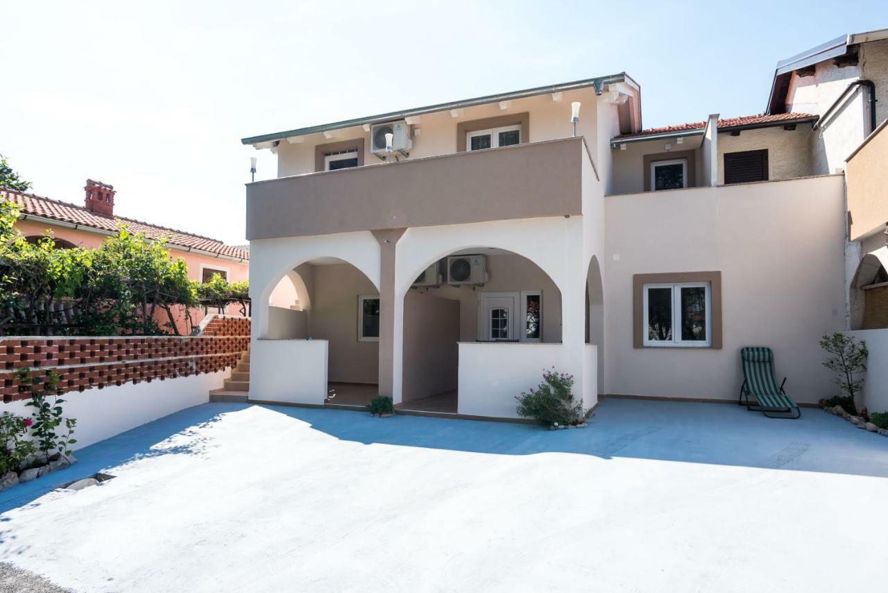 Apartment Antonio Vir Buitenkant foto