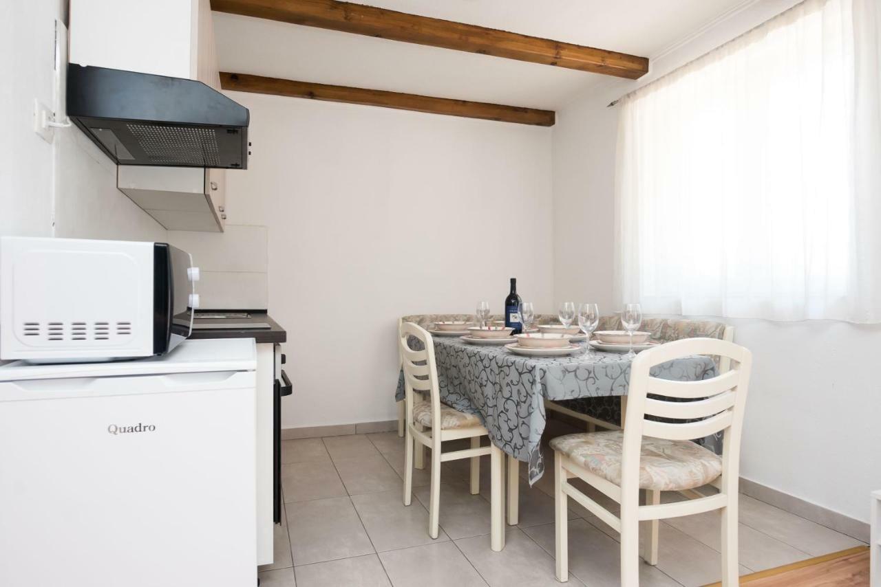 Apartment Antonio Vir Buitenkant foto